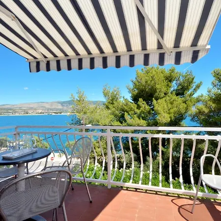 Apartman Arbanija 8651d *